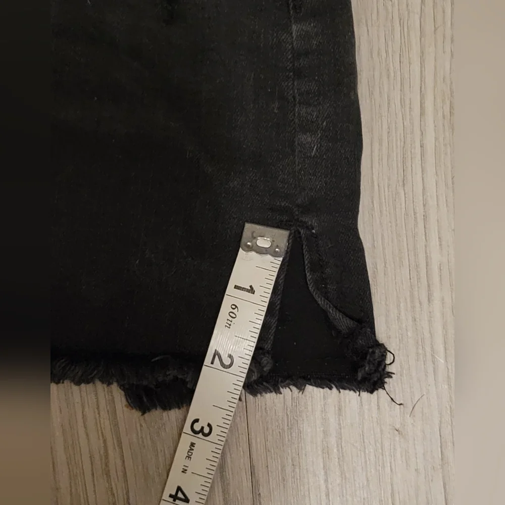Time & Tru, frayed booty jean shorts, black, Size 16, High Rise - Picture 10 of 11